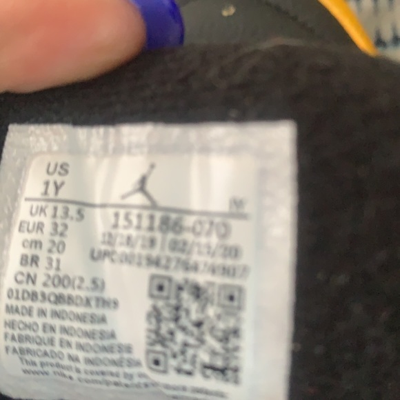 Black and gold Jordan - Picture 3 of 5